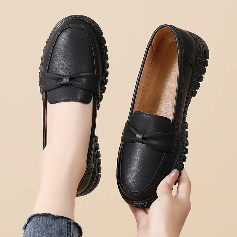 Women Slip On Flat Comfortable Moccasins Fashion Round Toe Genuine Leather Casual Shoes Mother Anti-Slip Soft Bean Nurse Shoes