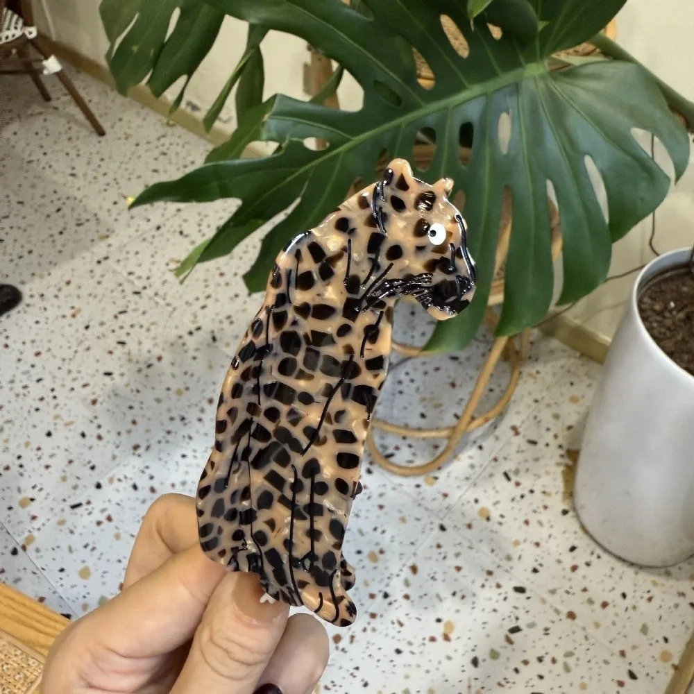 

Personalized Acetic Acid Acetate Animal Hair Claw Tiger Y2k Cartoon Hair Clip Cheetah Hair Accessories Shark Clip Female
