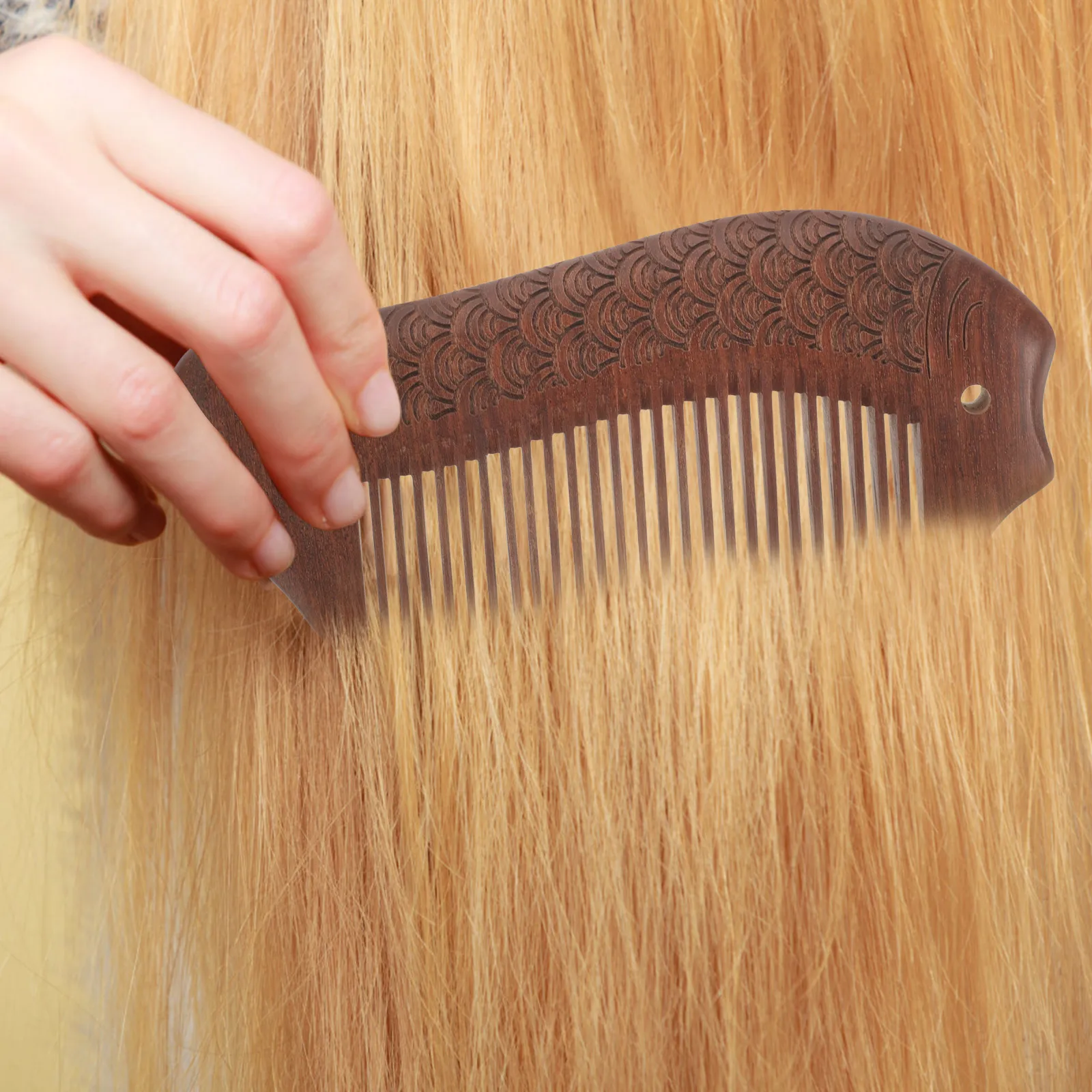 

Wooden Comb 12x5 6x1 3cm Black Gold Sandalwood Fish Shape Detangling Hair Massage Portable Compact Beard Styling Anti Static