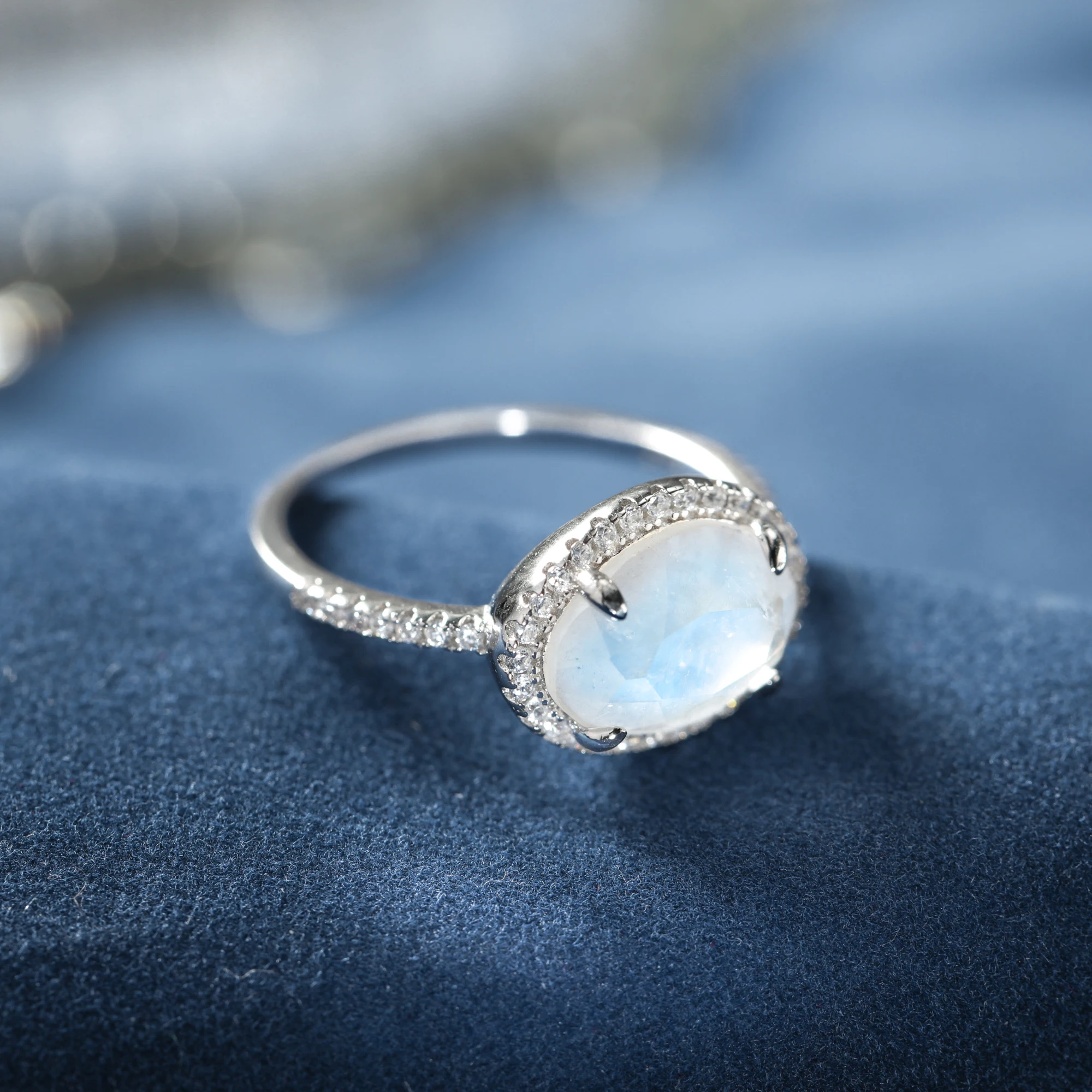 925 Sterling Silver Oval Moonstone Wedding Halo Ring Irregular Blue Gemstone Engagement Jewelry for Women Half Eternity Band