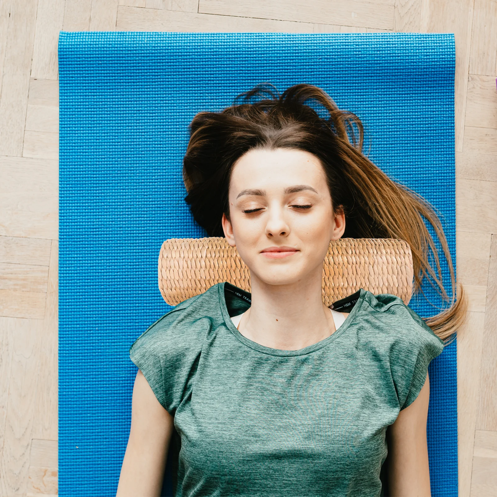 

Handmade Rattan Woven Cervical Pillow for Neck and Back Pain Relief Summer Cool Breathable Sleeping Support Natural Therapeutic