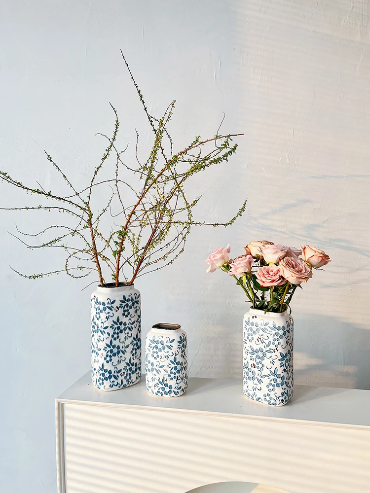 New Chinese style blue and white porcelain vase, living room, arrangement, winter holly, dried flowers, water care