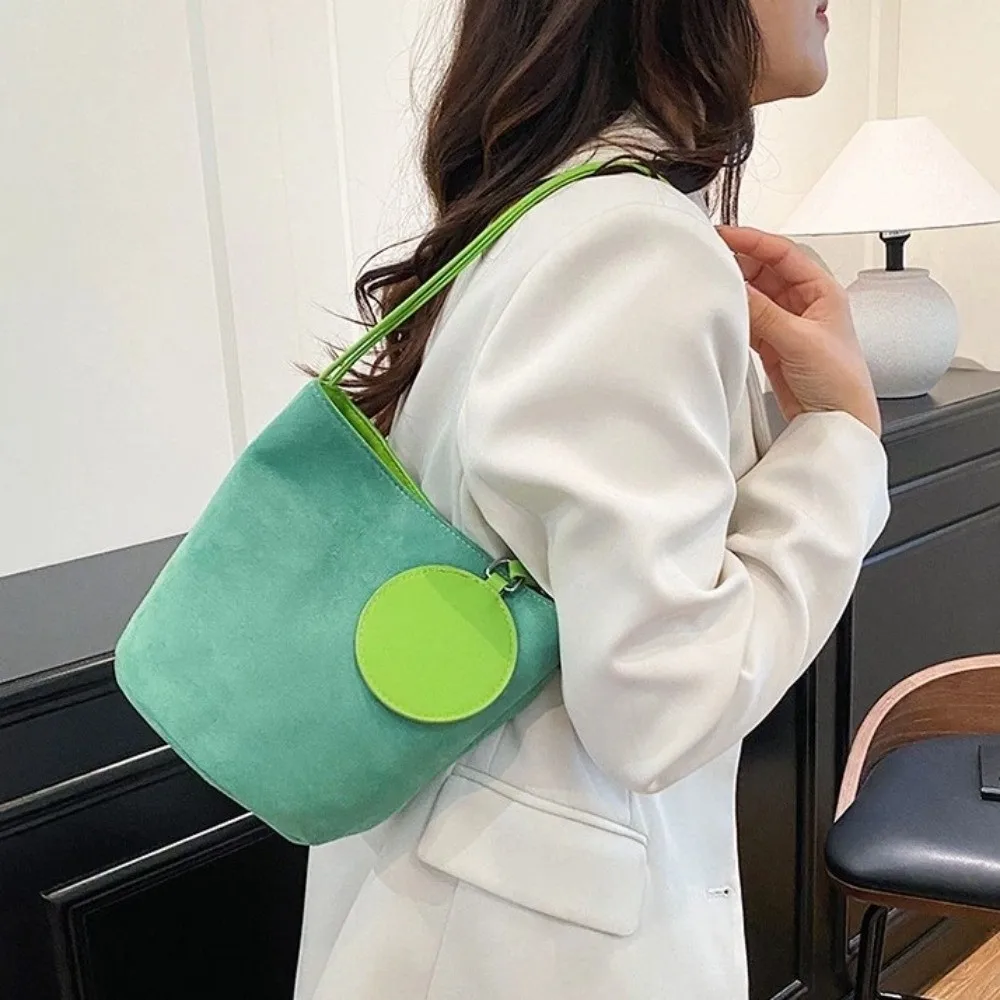 Modische Einfarbige Wildleder-Beuteltaschen mit Großer Kapazität, Schnallenverschluss-Schultertasche, Tragetasche für Damen – Detail 11