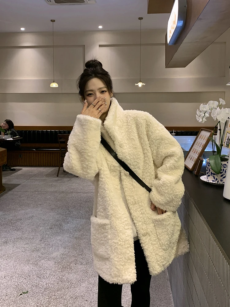 

Lamb Wool Jacket Women Outdoor Clothing Novelties College Button Detail Sport Cold Proof Anti Wind Cargo Pocket Boyfriend Ladies