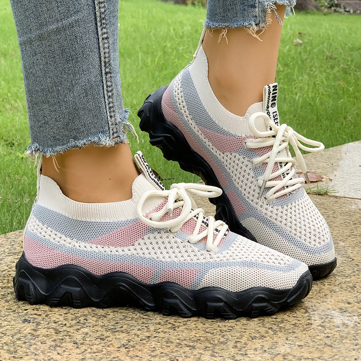 

Summer Breathable Slip-On Women's Shoes, Yeezy-Inspired, Couple Running , Casual Sports Shoes, Plus Size Versatile Mesh Shoes