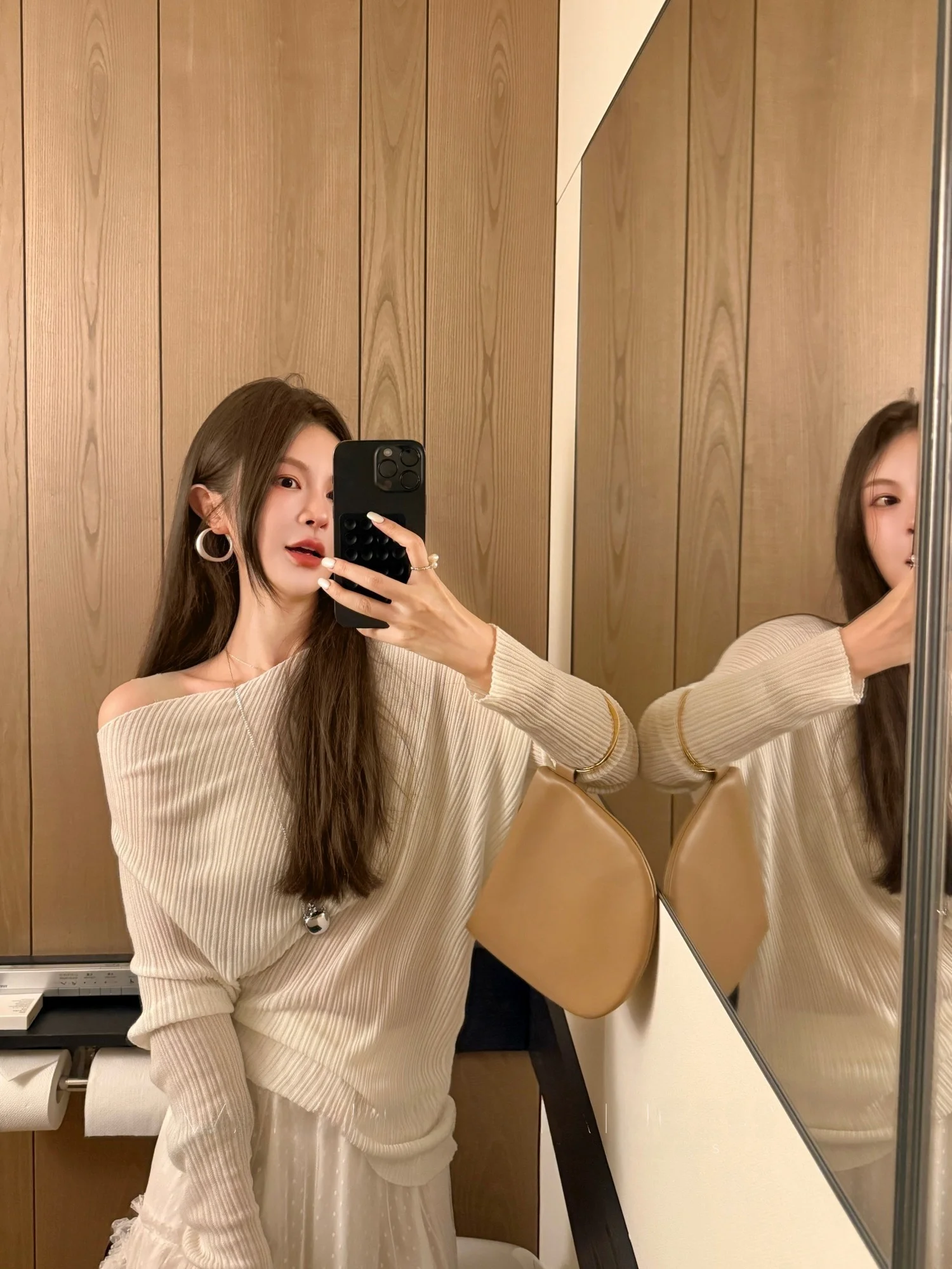 

Qian Meixi Pure Color Silk Knitted Top Women Early Autumn Texture Irregular Collar Long Sve Loose Fit Casual Sle