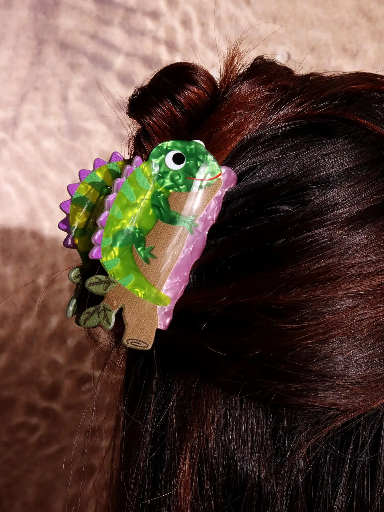 Creative Cyberpunk Alien Irregular Lizard Chameleon Animal Resin Hair Claw for Women Girl Gothic Hair Clip HUANZHI 2025 NEW INS