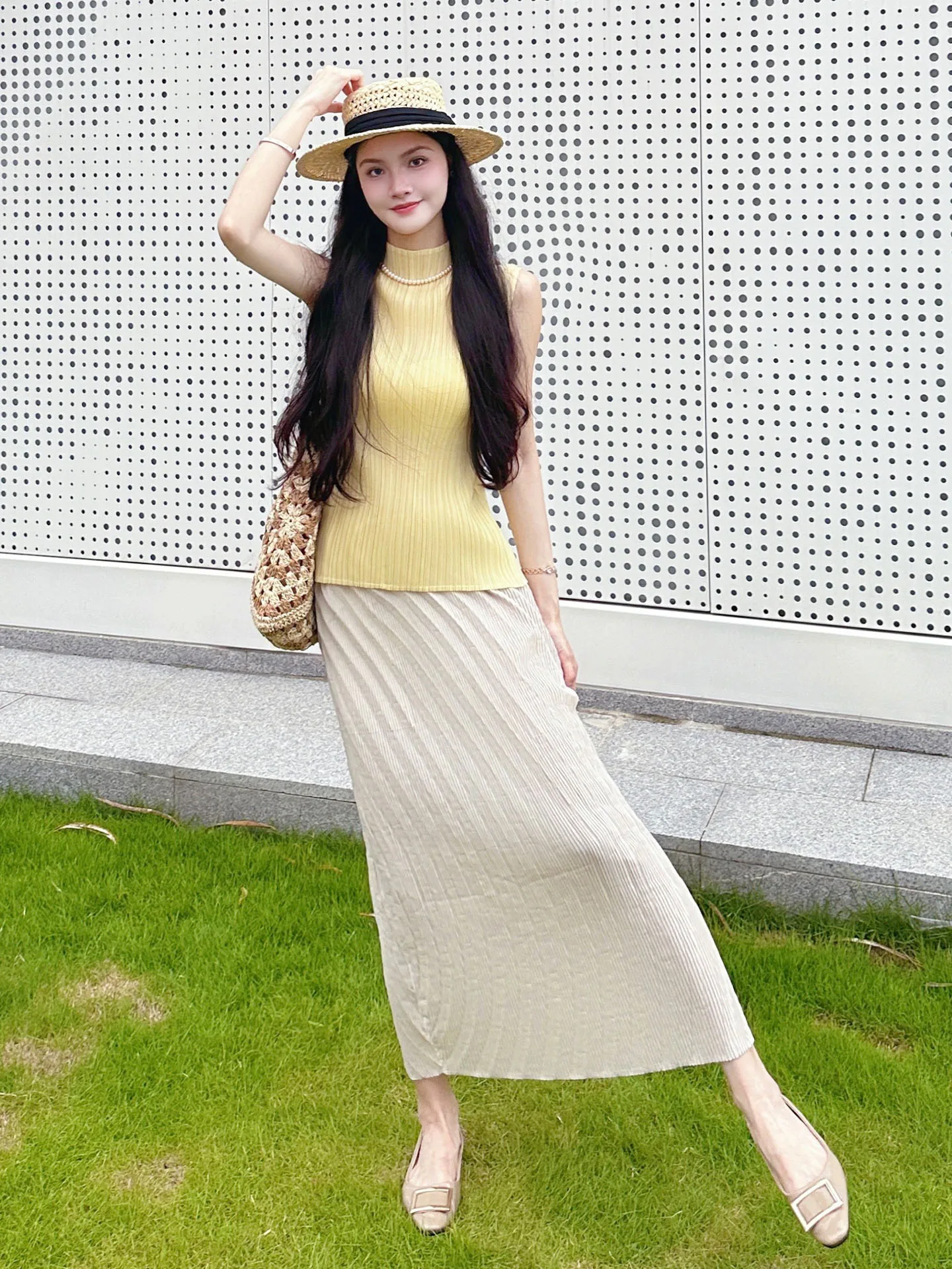 

Tee-Body Art Creation Yellow Svel Top And White Pleated Skirt Set Women's Slim Fit Summer New Sle Faion Set