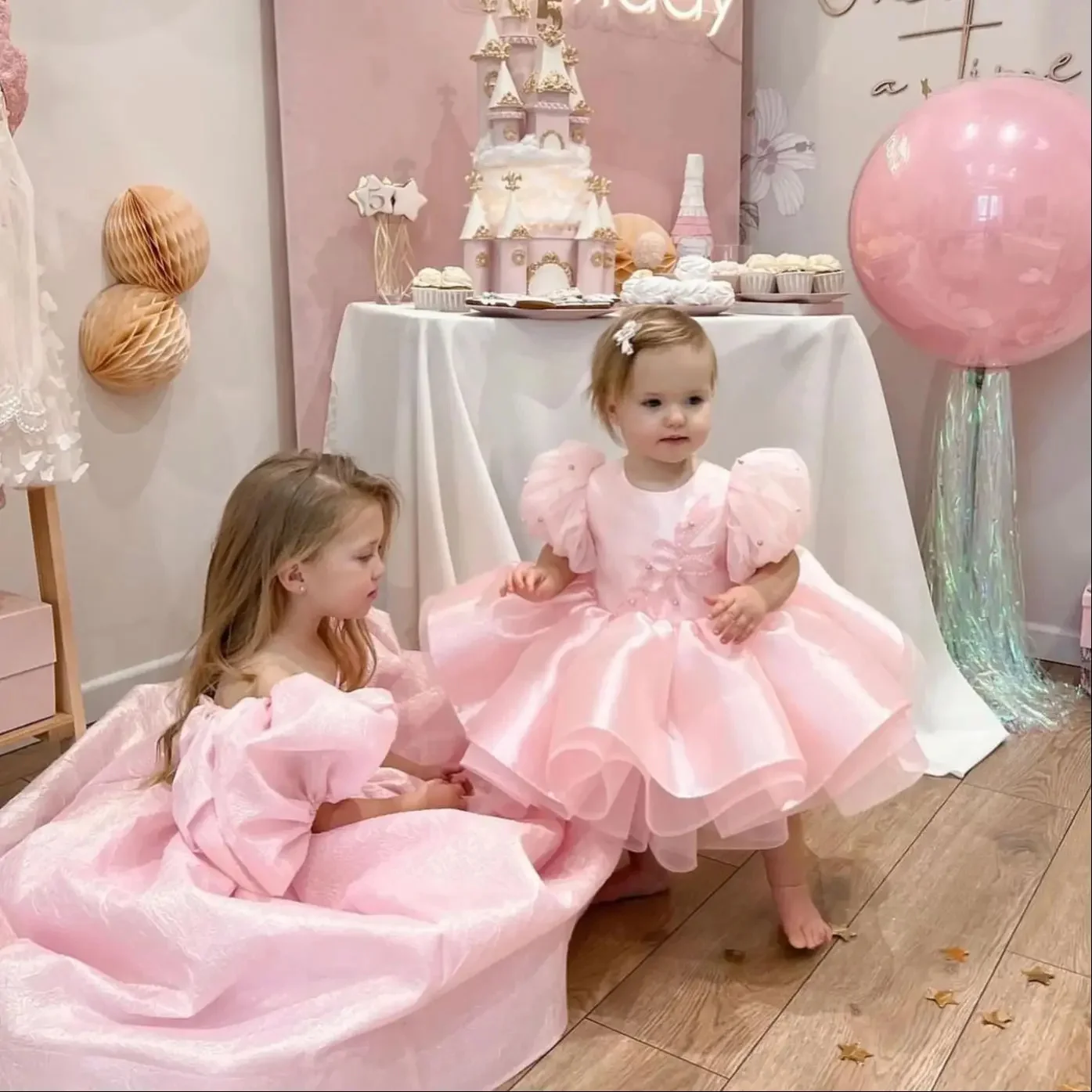 

Princess Satin Flower Girls Dresses for Wedding Short Sleeve Floor Lenght Kids Birthday Party First Communion Gown Customized