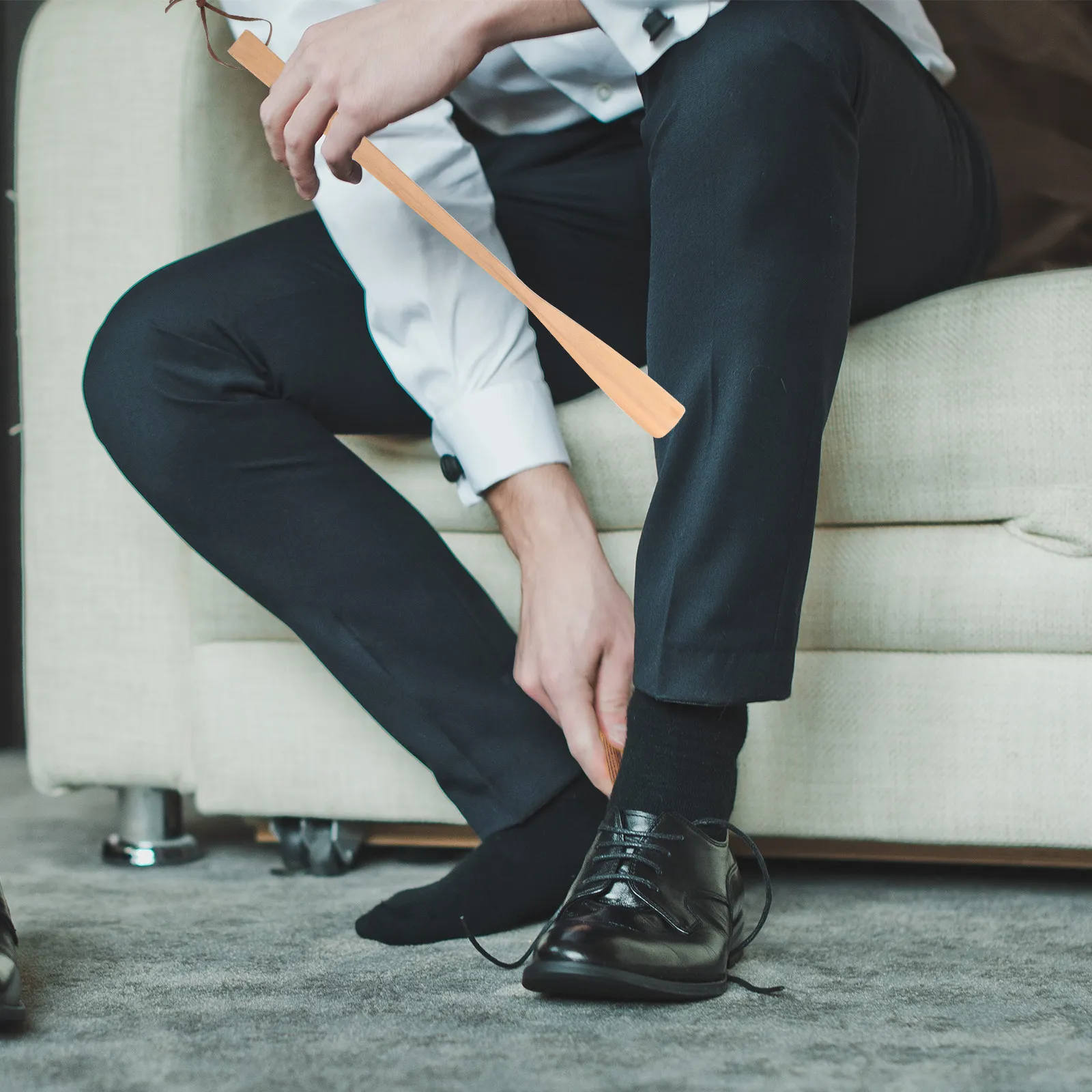 1Pcs Durable Long Handle Shoehorn Wood Shoe Horn Tie Rope Practical Home Hotel Travel Shoe Horn Long Handle Shoehorn