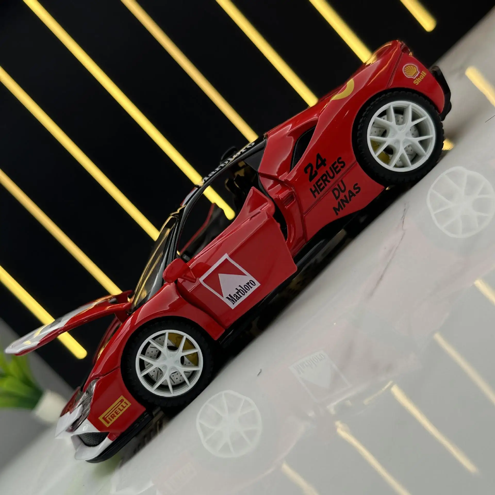 Ferrari SF90 Supercar Alloy Car Model, Diecasts Veículos De Brinquedo De Metal, Simulação De Modelo De Carro, Som e Luz, Coletar Presentes, F608,