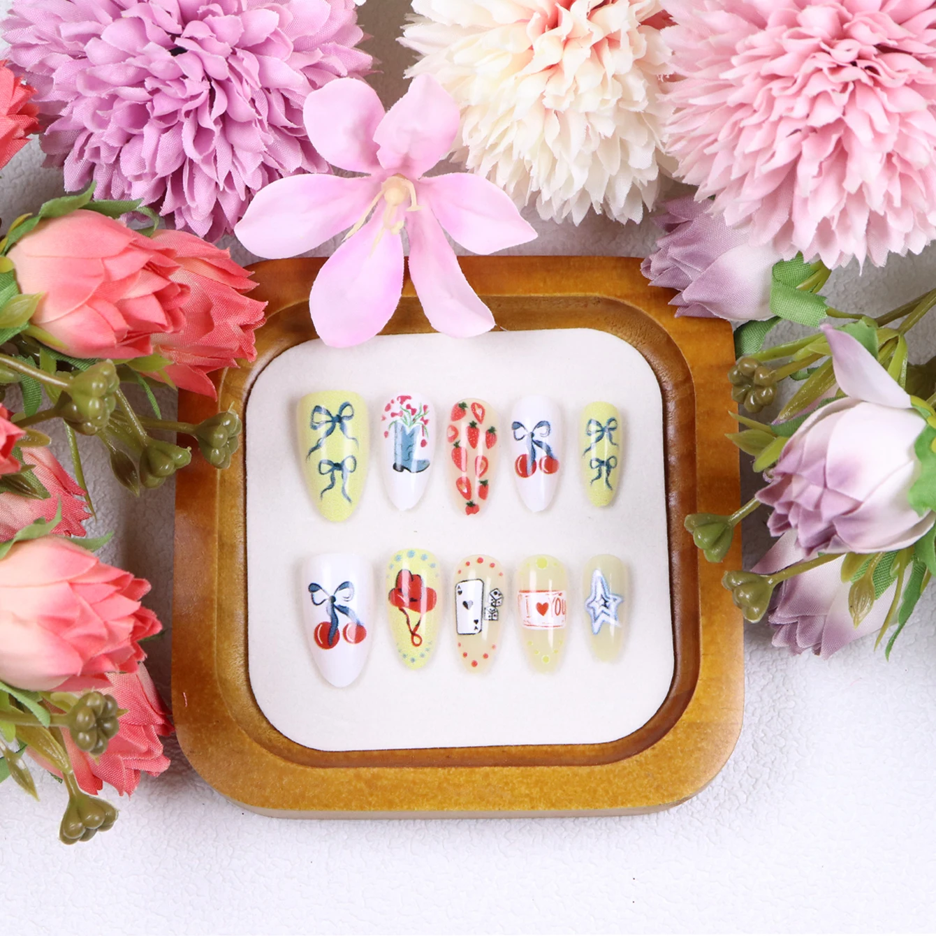 Faux ongles au Design blanc français en amande moyenne, ongles acryliques à la fraise joyeuse, ongles à pression décoratifs avec nœud étoile, mignons, 10 pièces