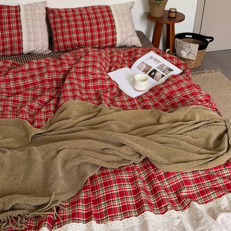 INS Girls Retro Red Grid Bedding Sets 2025 New Lace Bed Sheet Set Women Plaid Queen Size Duvet Cover Sets With Pillowcases
