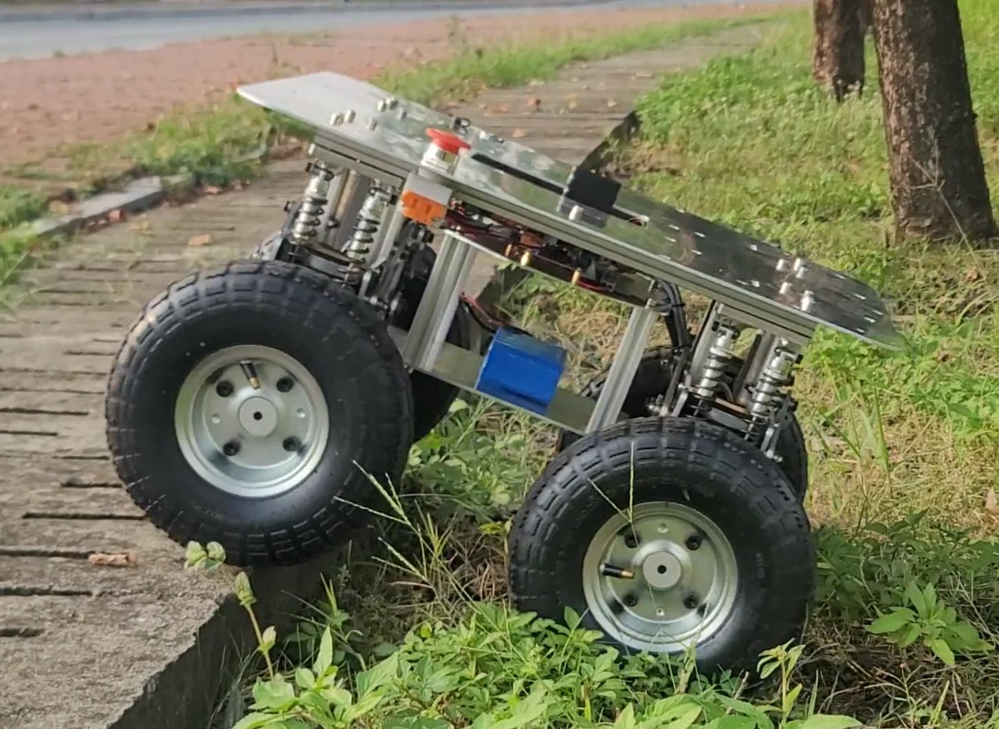4WD chassis, off-road outdoor trolley, differential rotation chassis, autonomous driving