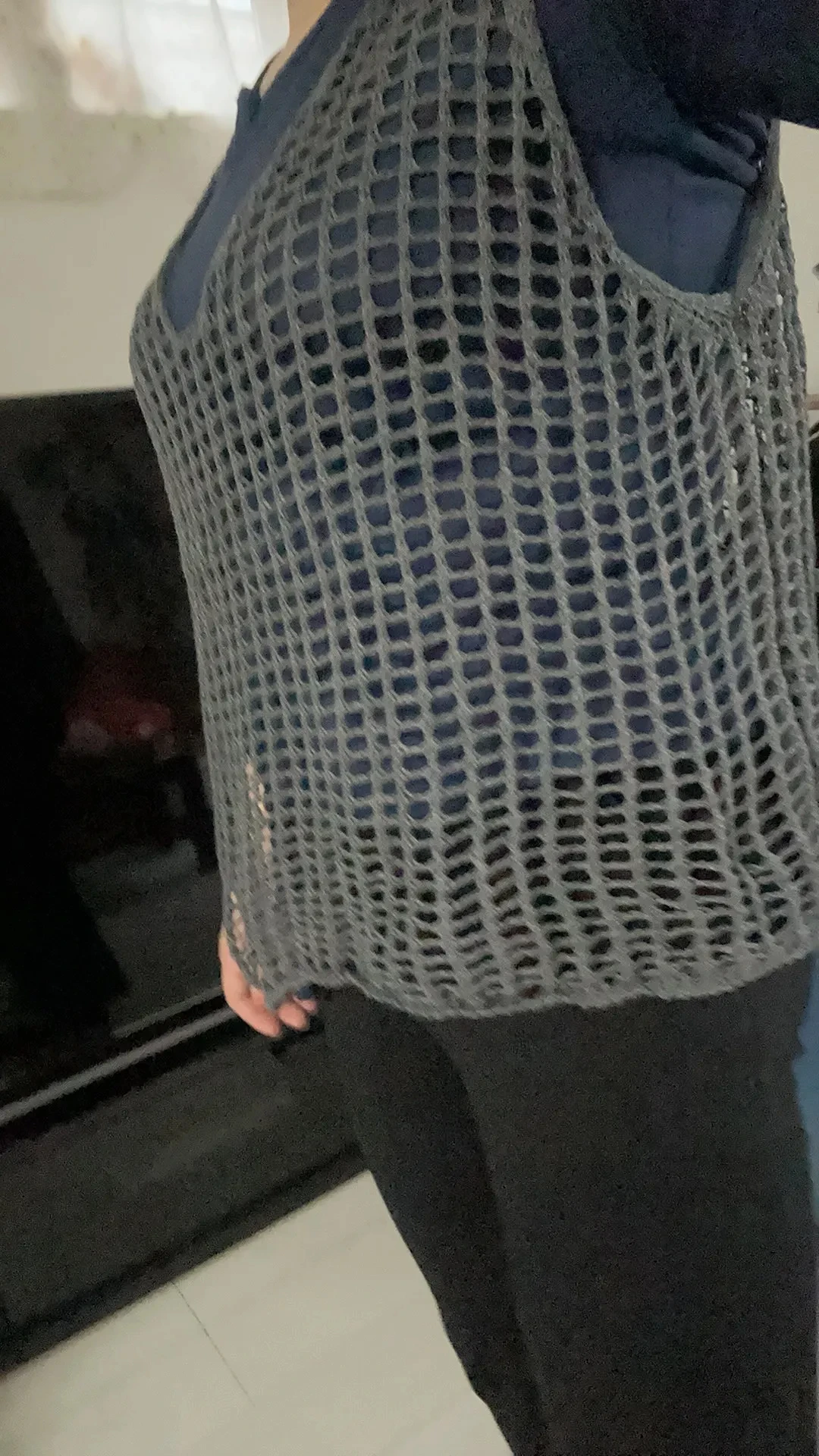 

2025 женский вязаный жилет без рукавов с v-образным вырезом, тонкий жилет, укороченный топ, модный повседневный полый летний жилет