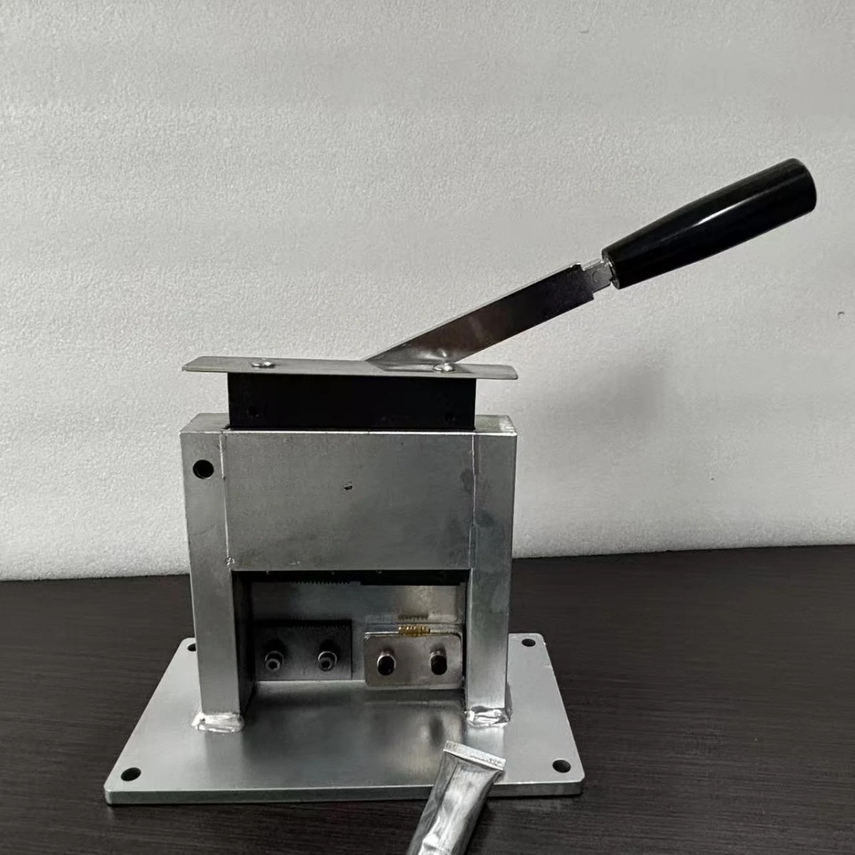 Manual aluminum tube tail sealing machine,  ointment aluminum tube tail sealing metal hose tail sealing machine