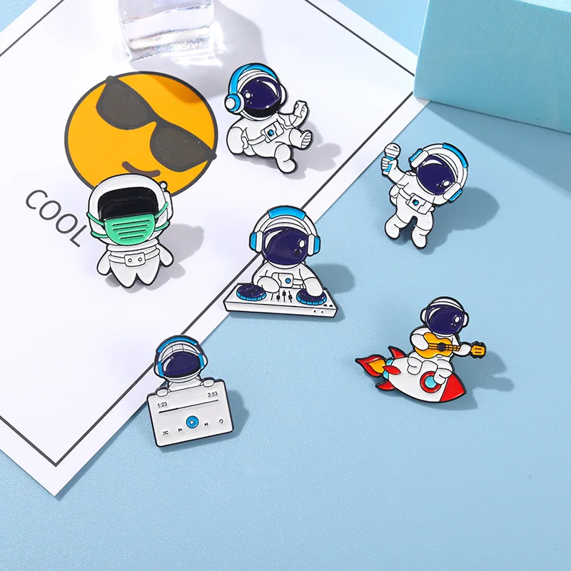 Space Series Brooch Astronaut Planet Rocket Starry Sky Metal Brooch Backpack Clothing Accessories Brooch Badge Enamel Lapel Pin