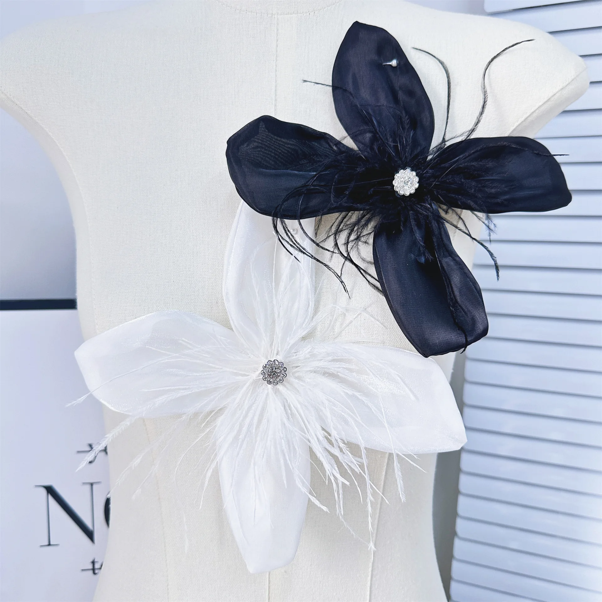 New Women's Black and White Satin Flower Brooch Feather Three-dimensional Decoration Fabric Corsage Clothing Dress Chest Pin