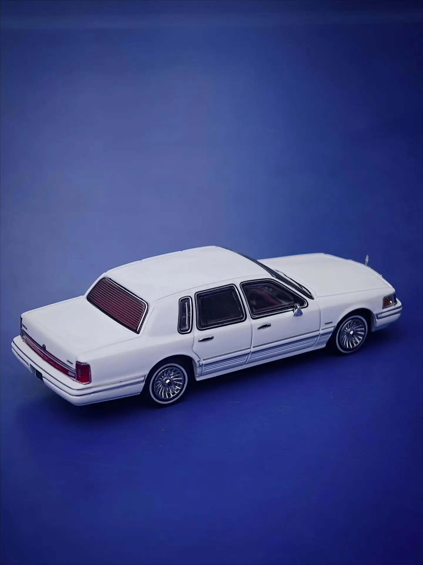 Spot MK1:64 1992 Lincoln City Lincoln Town Autoräder Stoßdämpfer Legierung Automodell