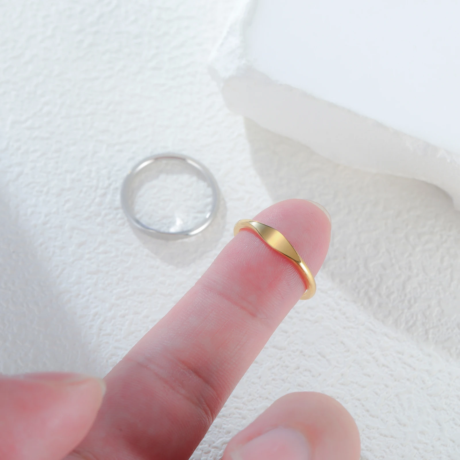 Unift الفولاذ المقاوم للصدأ خاتم صغير خواتم الموضة للرجال والنساء مطلية بالذهب خاتم الحد الأدنى هدية لصديق مجوهرات اكسسوارات