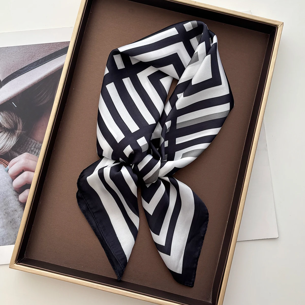 وشاح مربع فاخر للنساء أنيق للسيدات الحجاب منديل للسفر لينة وصمة عار تقليد الأوشحة الحريرية شال لارتداء اليومي