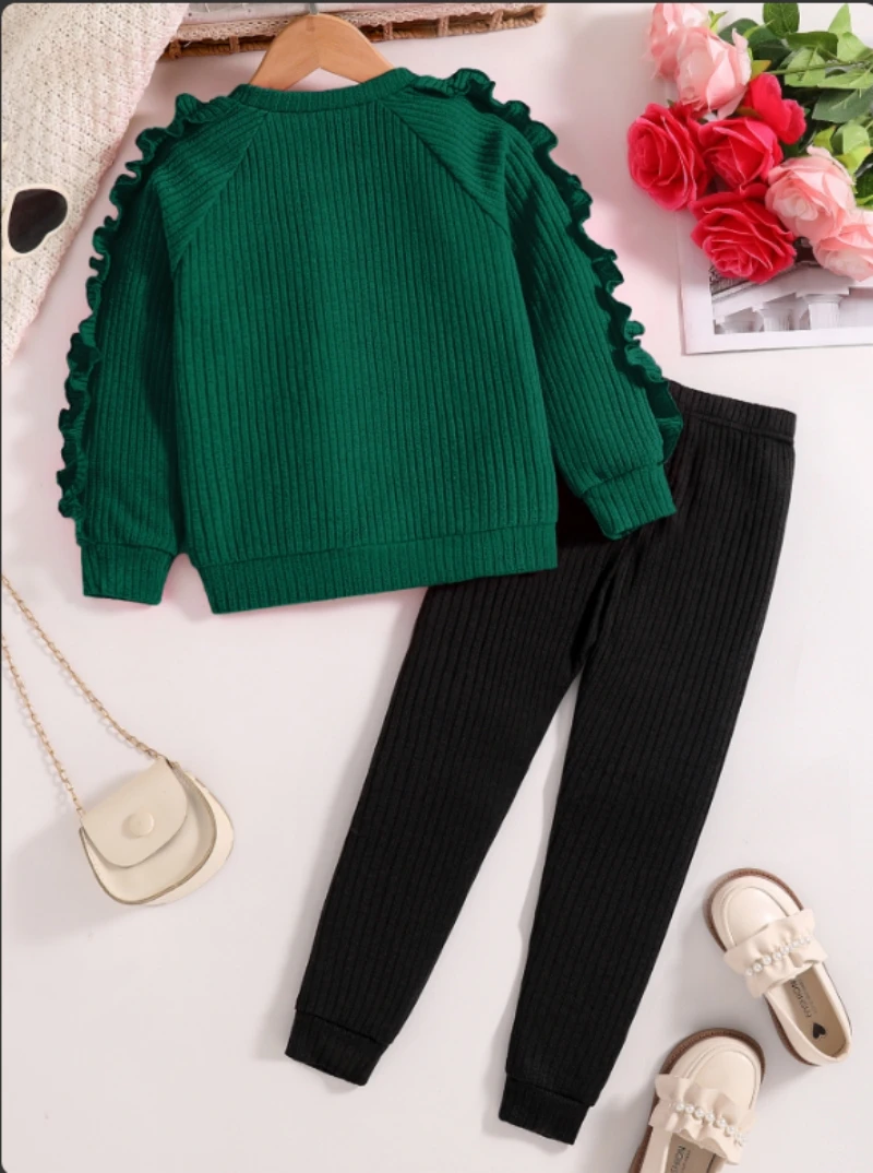 2-piece Spring/Fall Girls Fashion heart-shaped printed crew-neck long sleeve top - green + black knitted pants suit