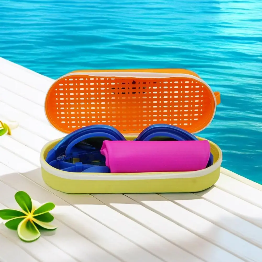 

Ventilated Goggle Pouch Swimming Goggle Case Protective Silicone Case with Drain Hole for Swimming Goggles for Swim for Pool