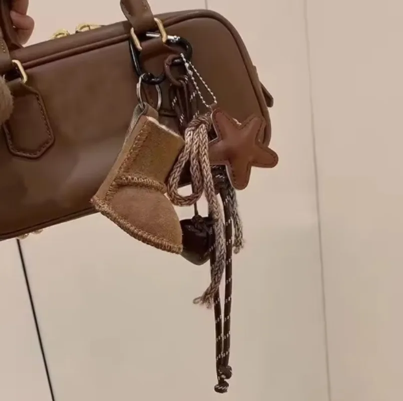 Snow Boots Pendant Creative Bag Charm Accessory PU Leather Star Keychain Pentagram Design Car Keyring with Woven Acrylic Heart