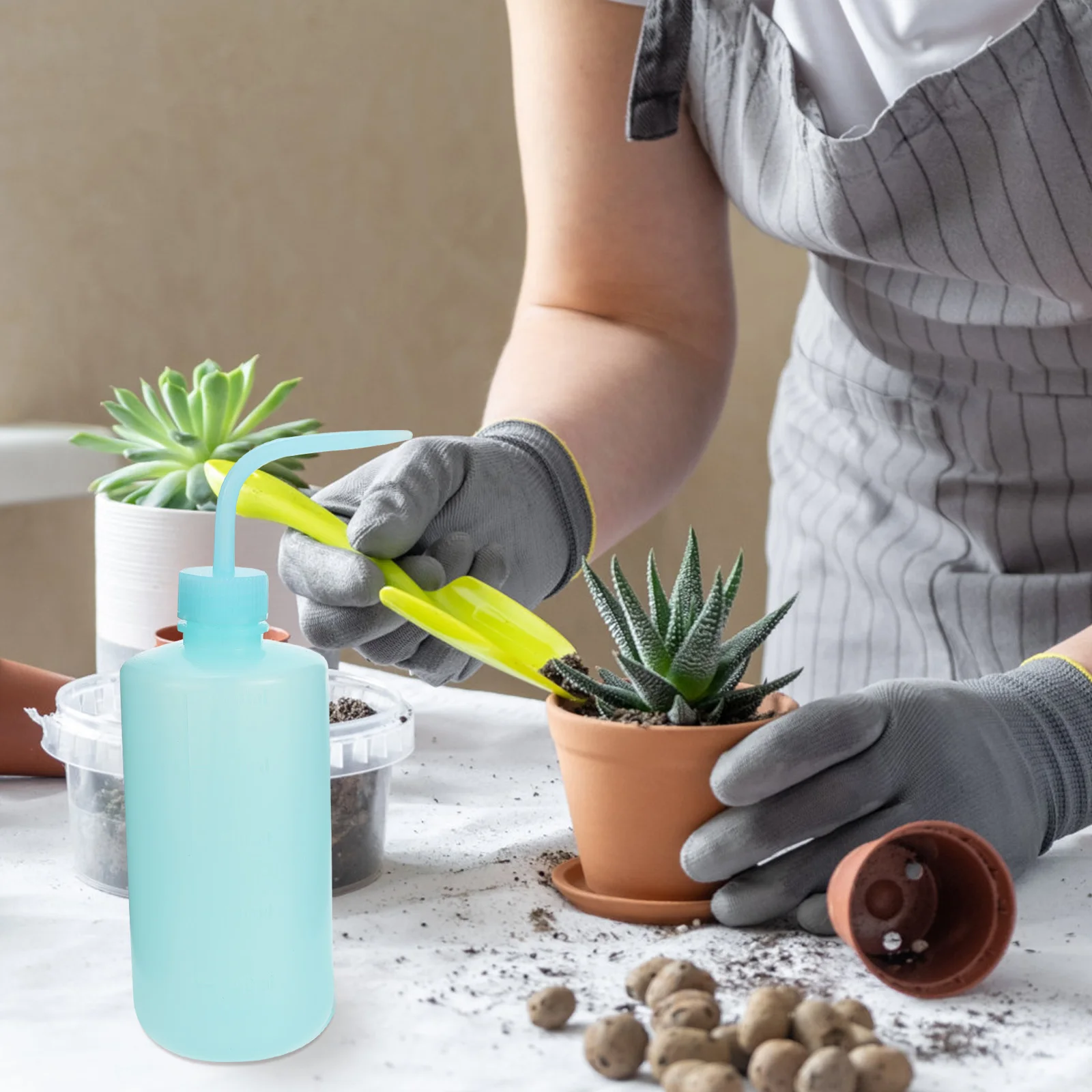 

2 Pcs Watering Can Squeeze Bottle Garden Tool Plant Cleaning Wash Palstic Plastic Potted Plants Squirt