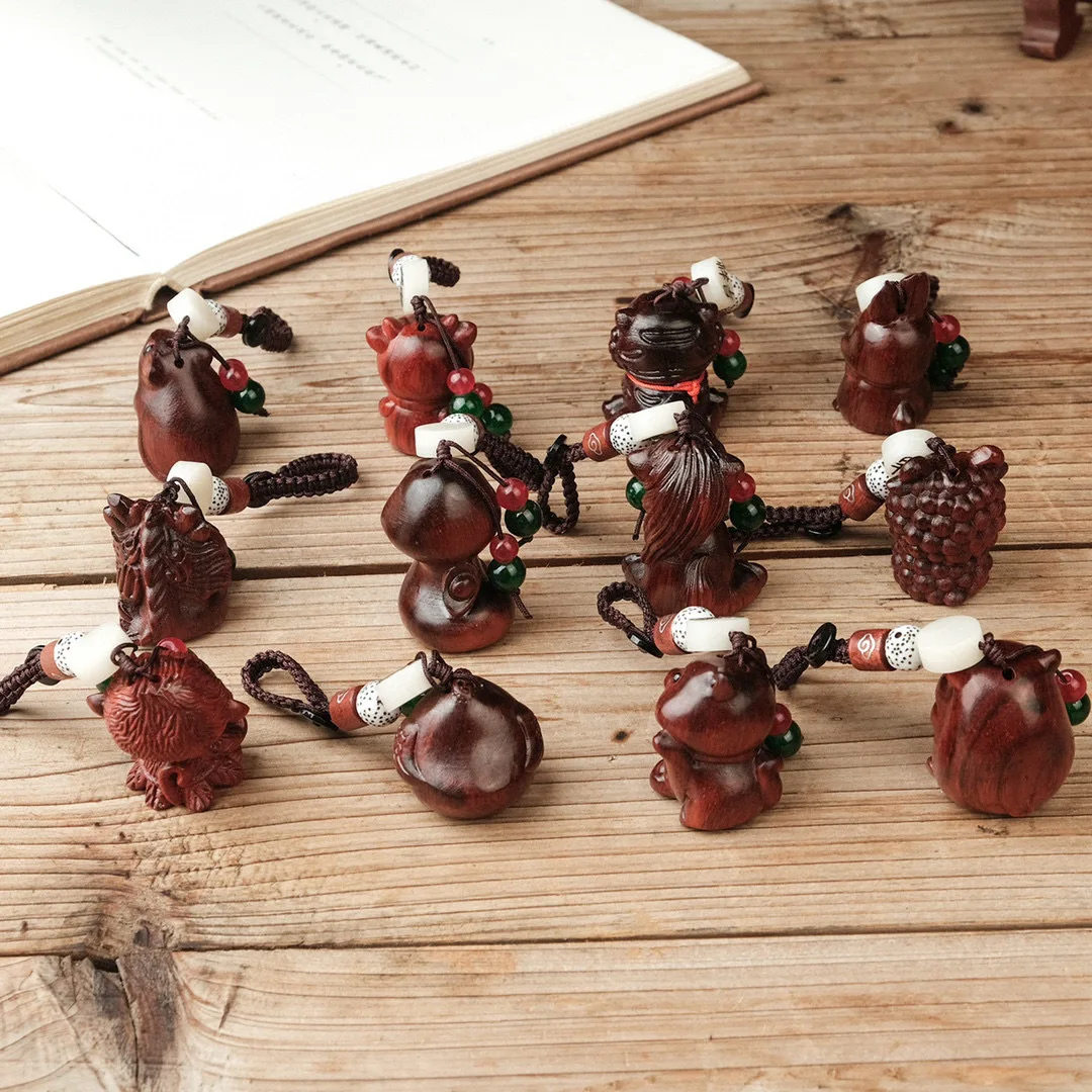 Imagem -02 - Conjunto de Estatueta de Sândalo Vermelho em Miniatura Enfeites de Animais Esculpidos de Madeira do Zodíaco Chaveiro Interior do Carro Presente Pingente