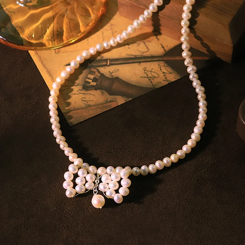 

Оригинальное ожерелье с бантом из натурального жемчуга для женщин, шейная цепочка во французском стиле, белые бусины, колье-воротник, модные ювелирные изделия, подарочный аксессуар