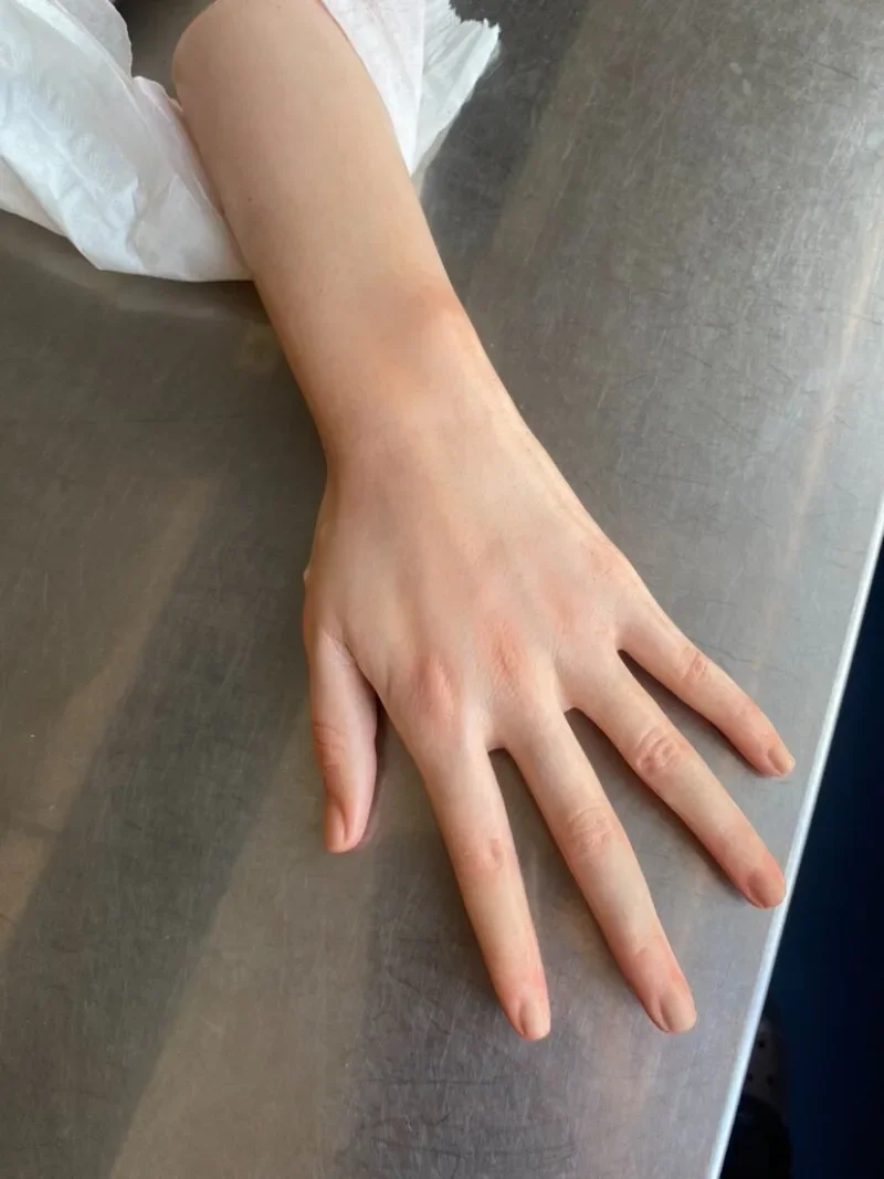 Jewelry hand mold joint movable bending model jewelry product shooting props accessories silicone simulated prosthetic hand