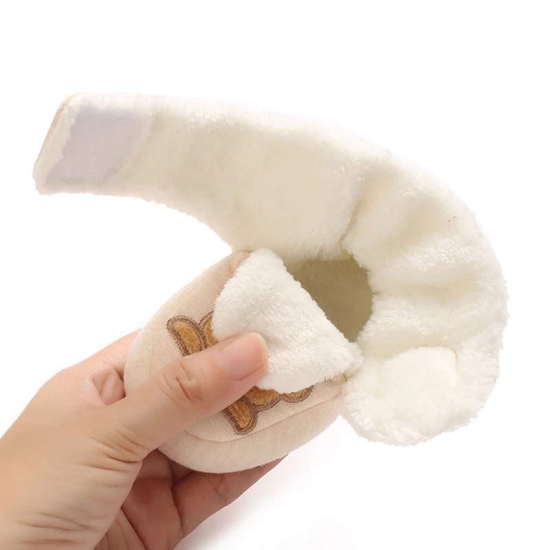 جديد الفتيان والفتيات أحذية الرضع والفتيات أحذية الرضع والفتيات أحذية الشتاء الدافئة الدب الصغير التطريز النسيج الناعم وحيد أ