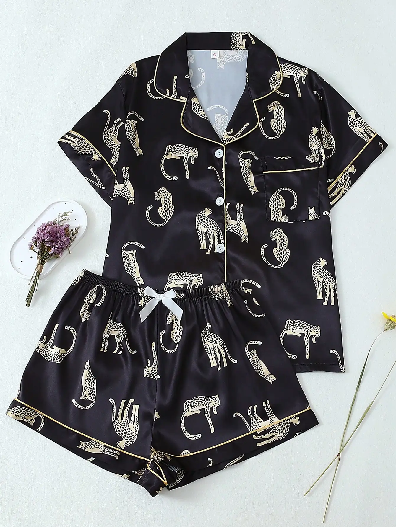 

Женский атласный пижамный комплект с леопардовым принтом, топ с лацканами и шорты с бантом, черно-золотой, для дома, весна-лето