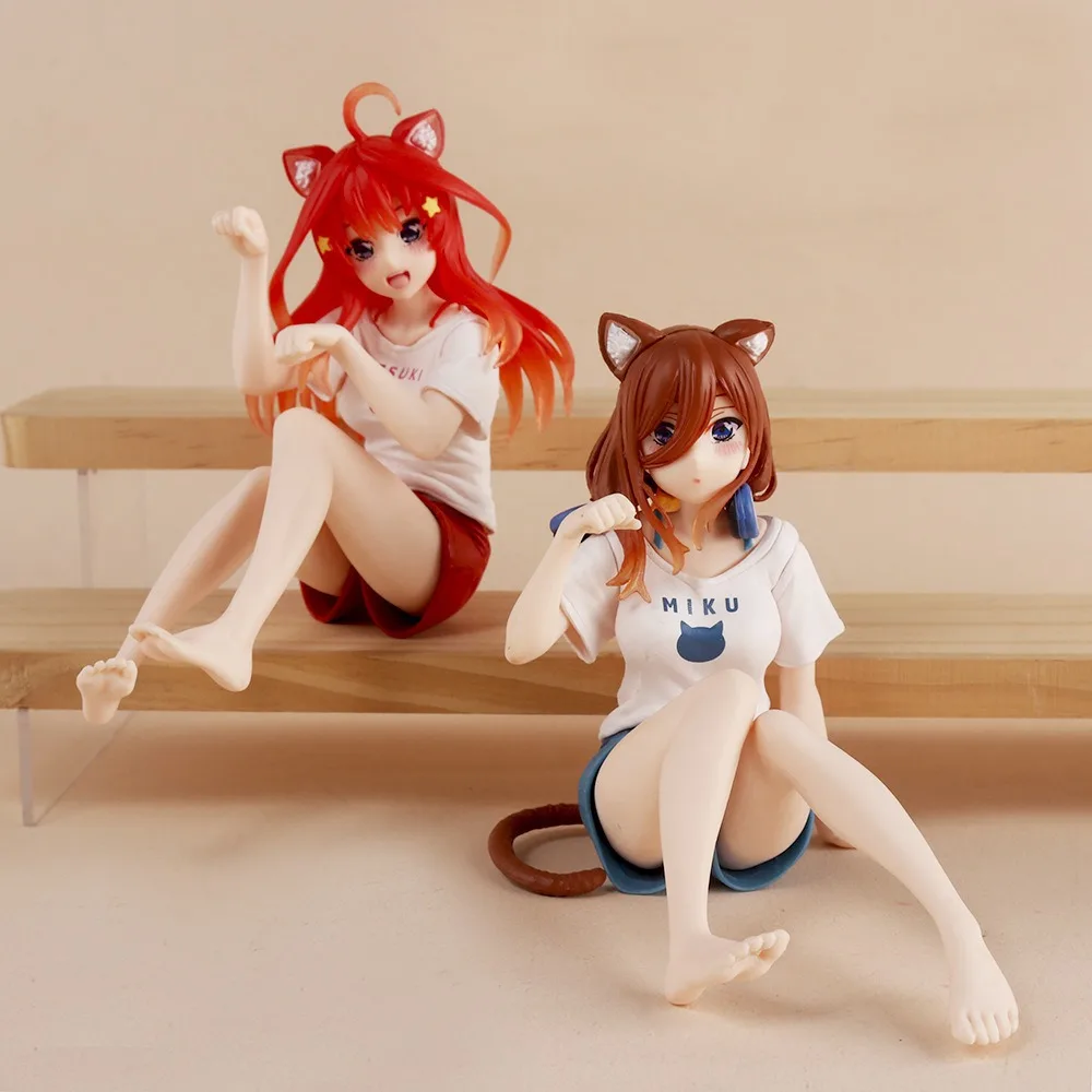 Muñeca modelo de coche Nakano Nino de cuatro hojas de anime de 11cm, figura de gato Nakano Mirai de cinco elementos, adornos de escritorio de colección de PVC