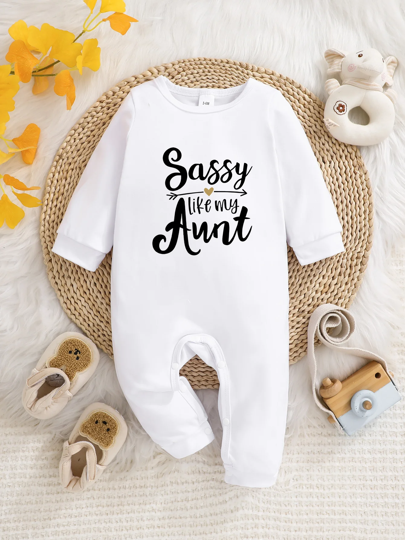 

Newborn baby boy and girl long-sleeved rompers with letter print design, comfortable and soft against baby's skin, suitable for