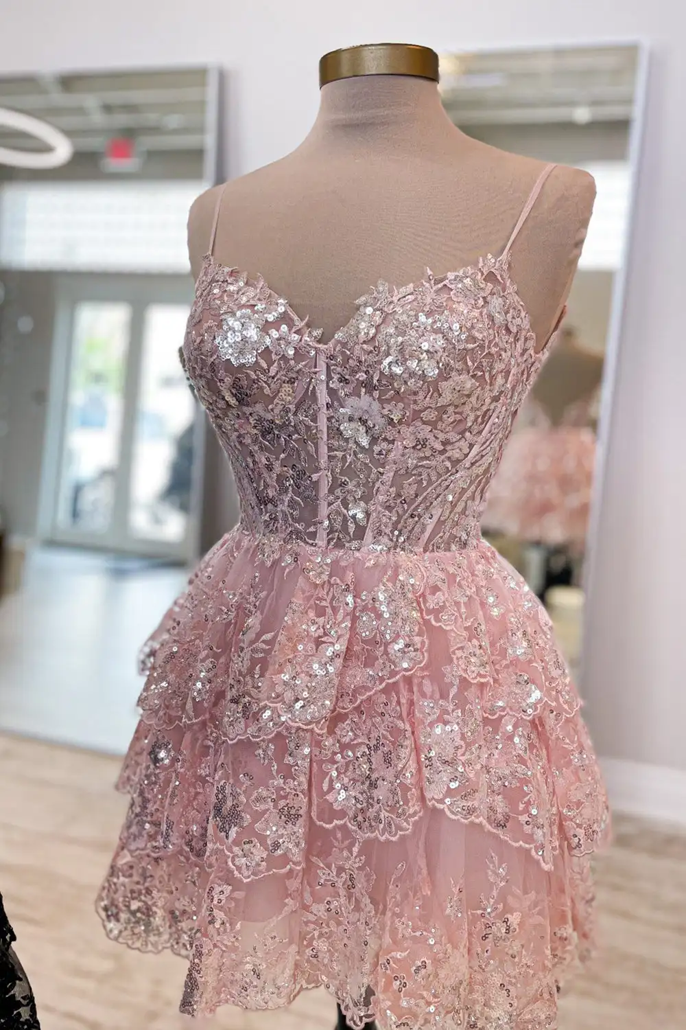 Women\'s Sequins Lace Homecoming Dresses Appliques Spaghetti Straps Cocktail Party Gowns Mini Length Sweetheart Short Prom Dress