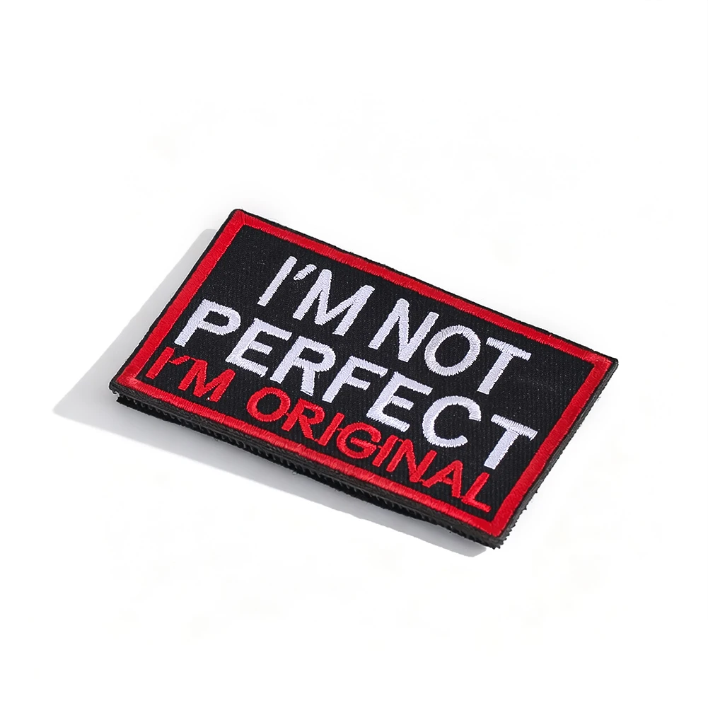Taktischer Moral-Patch „ICH BIN NICHT PERFEKT, ICH BIN ORIGINAL“ mit Klettverschluss für Rucksack, Weste, Hut, DIY-Kleidungsdekoration, besticktes Abzeichen – Detail 2
