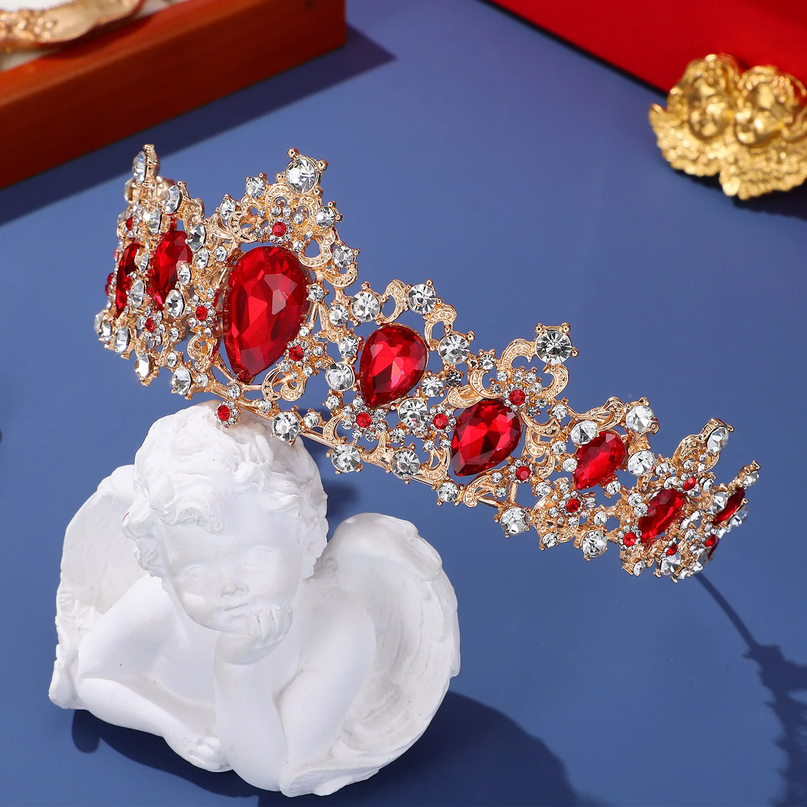 

Distinctive Bride Crown Golden Wedding Headwear Elegant Design Red and Golden Perfect Gift for Female Friends Bride Crown