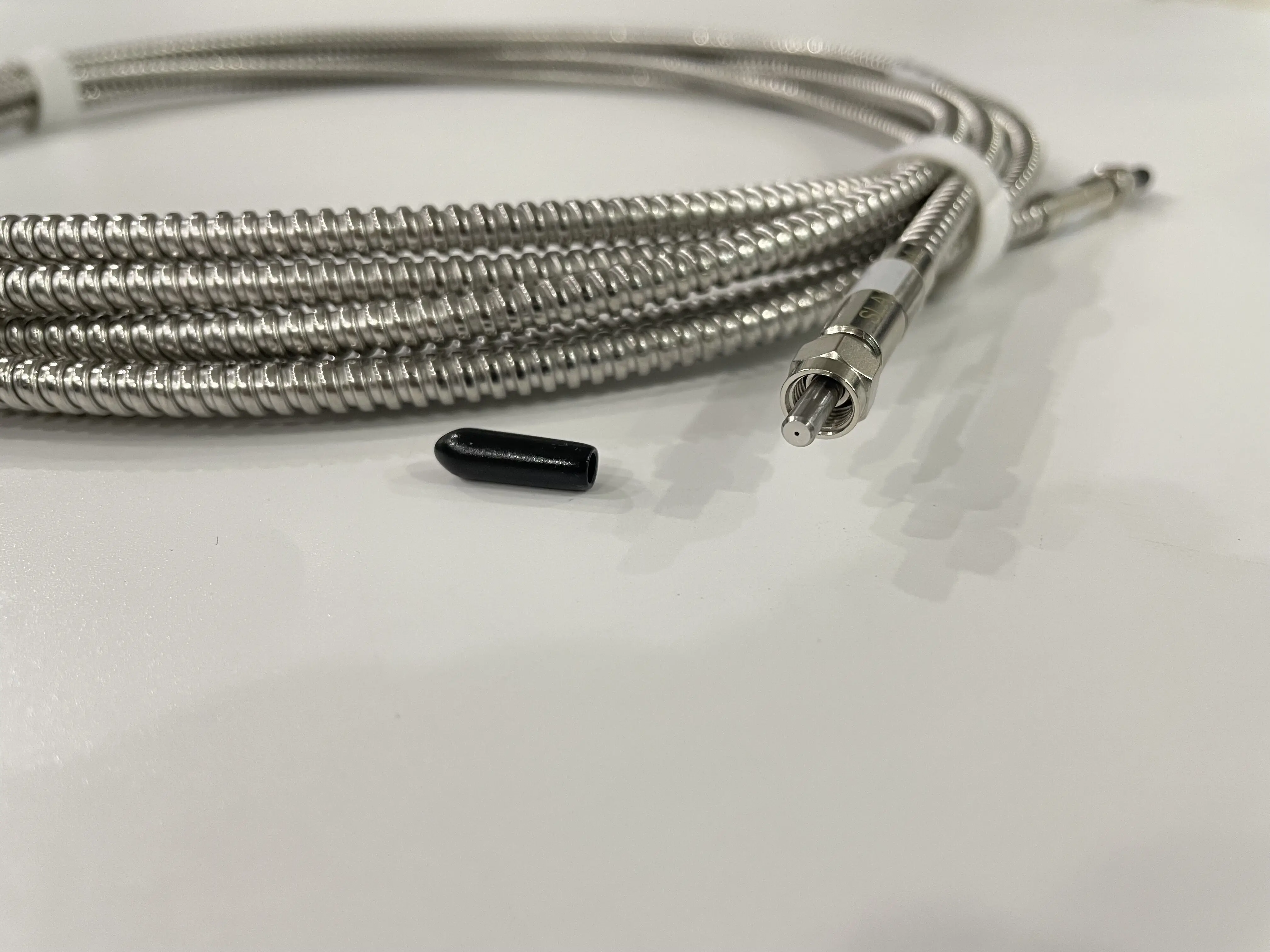 105 um/400 um Edelstahlmantel sichtbarer NIR-Reichweite FC-SMA-Anschlüsse Multimode-Glasfaser-Patchkabel