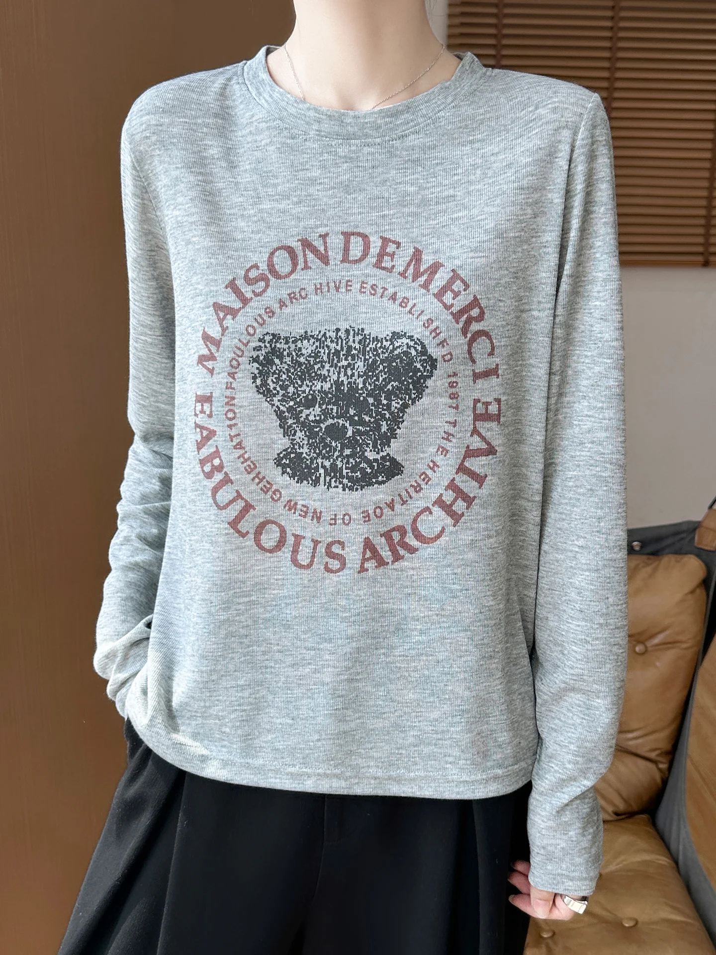 Cienka koszulka z nadrukiem na wczesną jesień, nowa kolekcja 2025, modna koszulka, uniwersalna, okrągły dekolt, krótki rękaw, top z lyocellu, damska, codzienna...