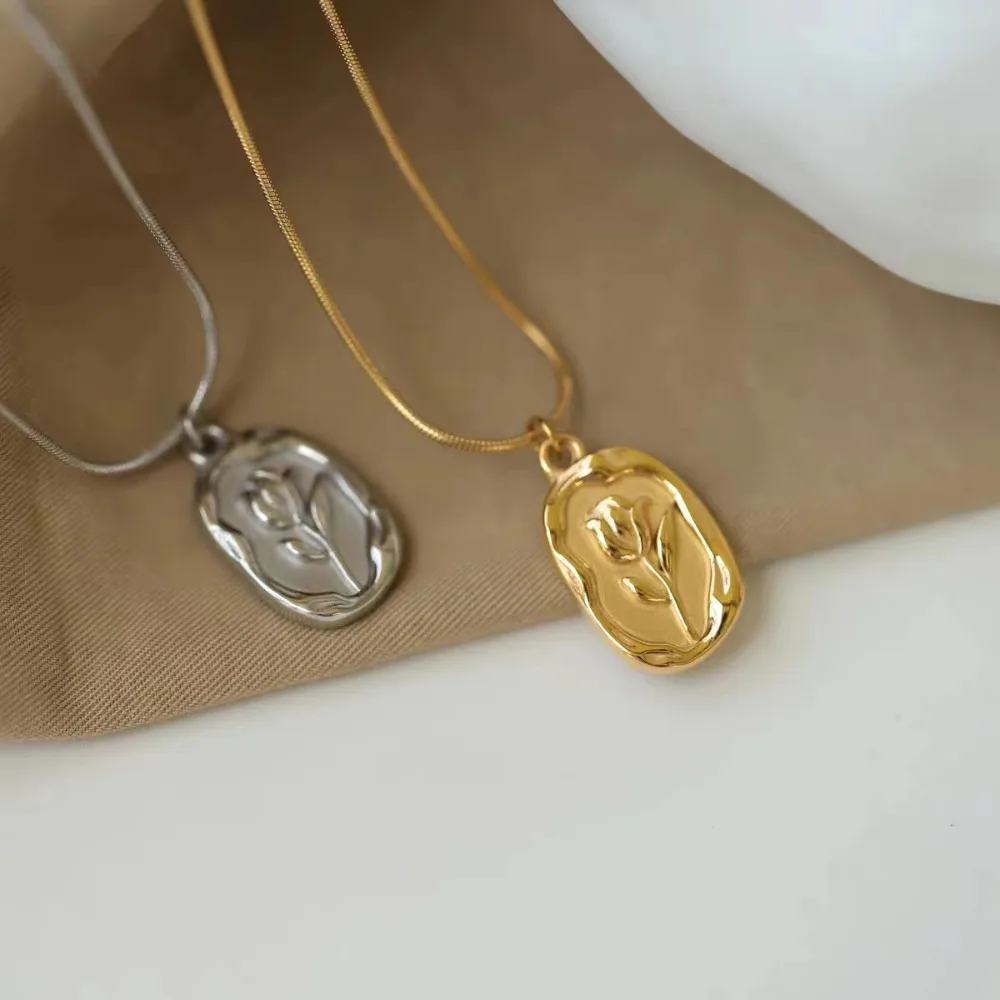 

Gold/Silver Plated Tulip Oval Pendant Necklace, Snake Chain Flower Charm Necklace for Women