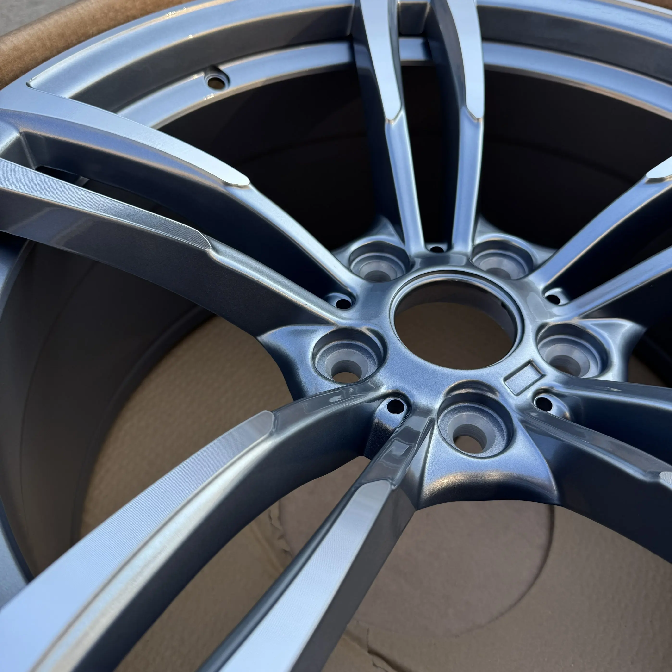 19 Inch Gray Flow Form Aluminum Alloy Passenger Car Wheels 5x120 35-40mm ET Lightweight Universal Rims