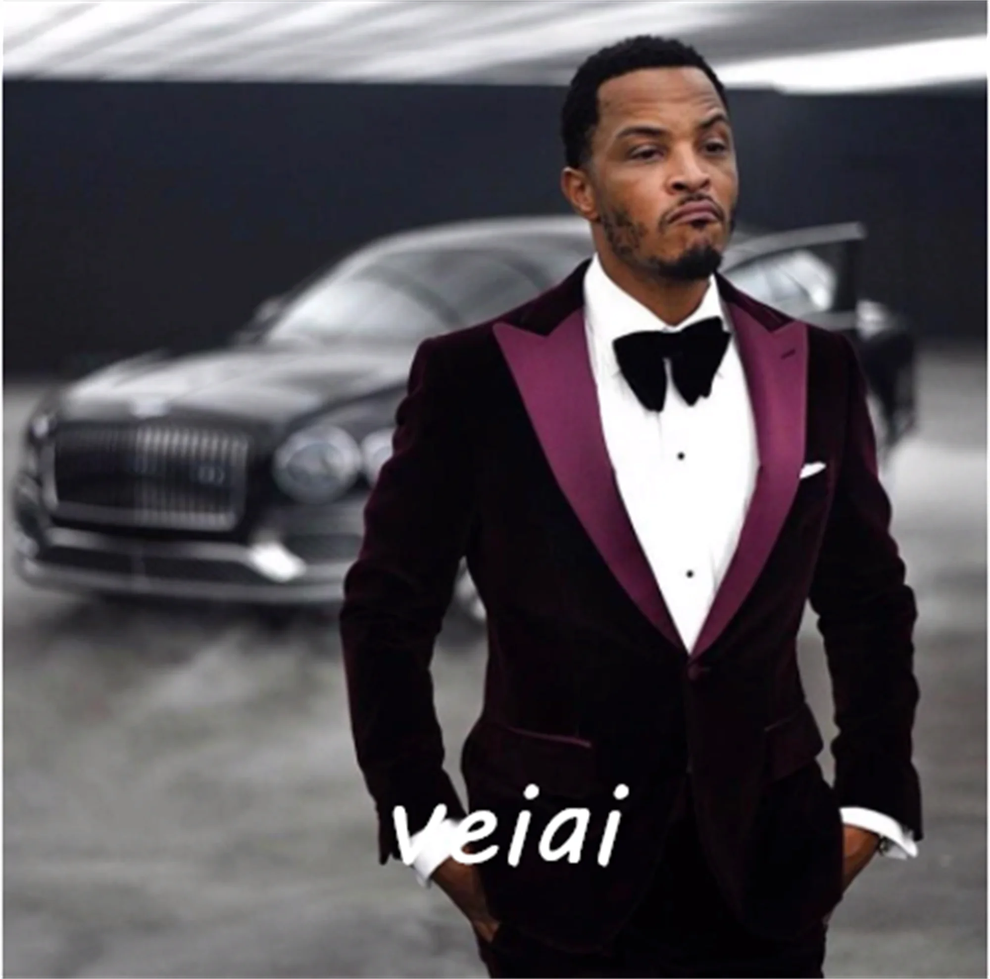 

CustomizedDark Red Velvet Men Suits Slim Fit 2 Pieces Wedding Groom Tuxedos for Prom Peaked Lapel Custom Made Male Blazer Pants