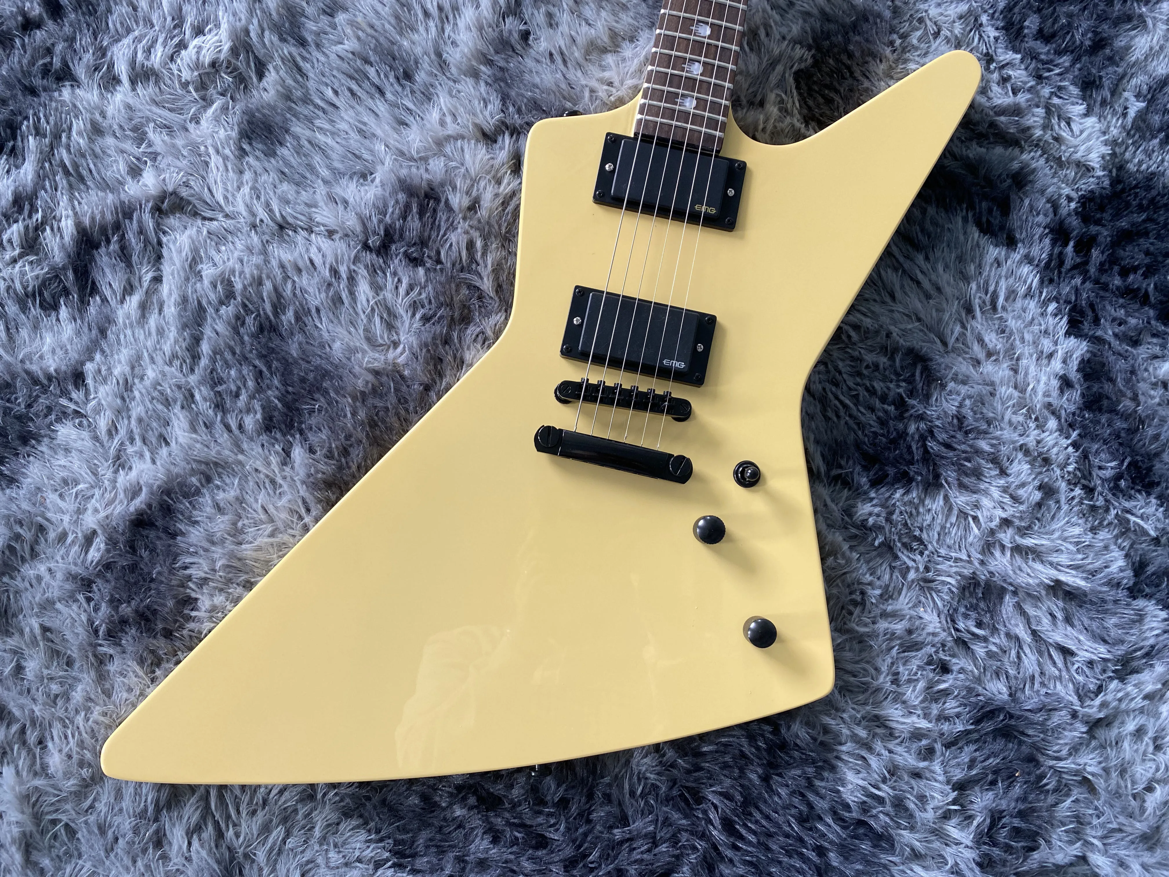 Goose Type Electric Guitar, Yellow Color, Factory Direct Sales, Can Be Customized, Free Shipping