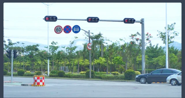 A Traffic Light With A 400mm Diameter Three Unit One Digit Countdown And A Straight Red, Yellow, And Green Arrow