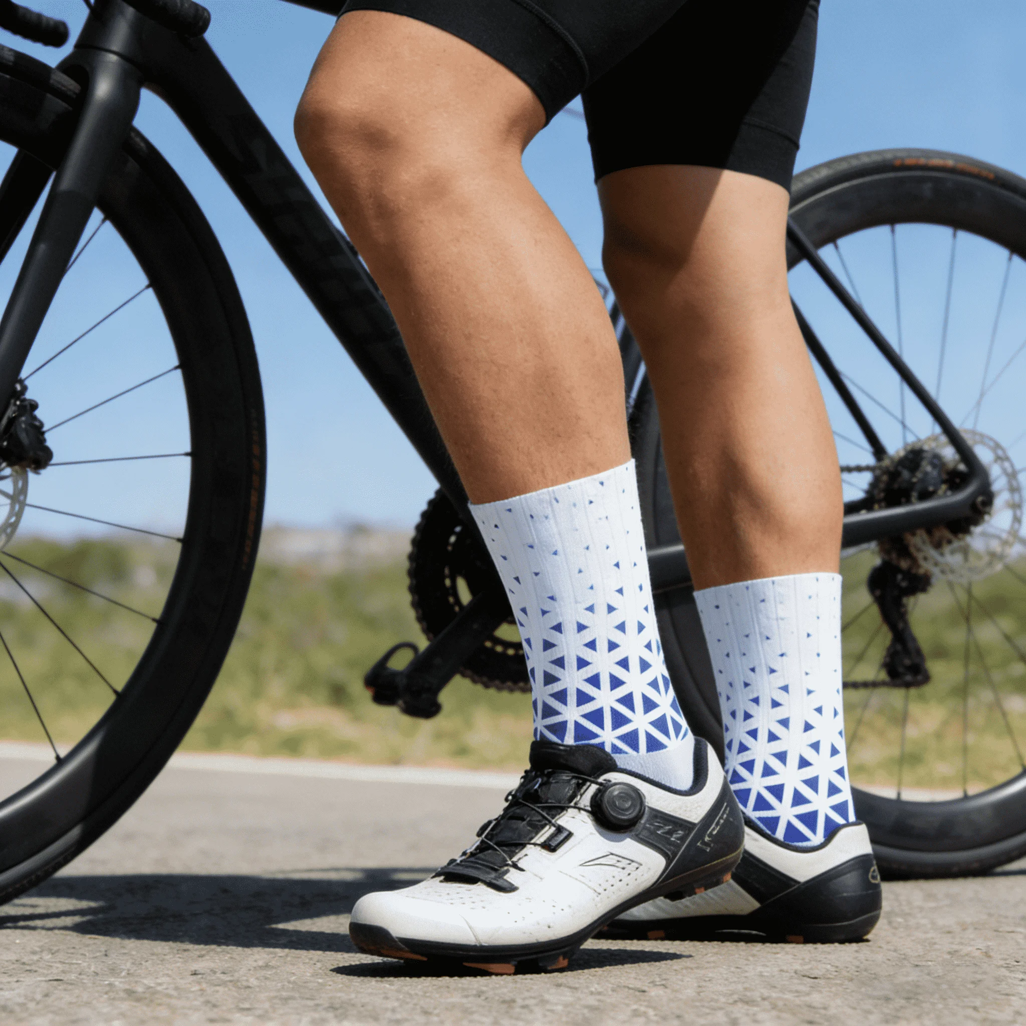 

2026 Fashionable Sweat-Absorbing Non-Slip Cycling Socks Comfortable Trendy Pedals for Sports And Outdoor Activities