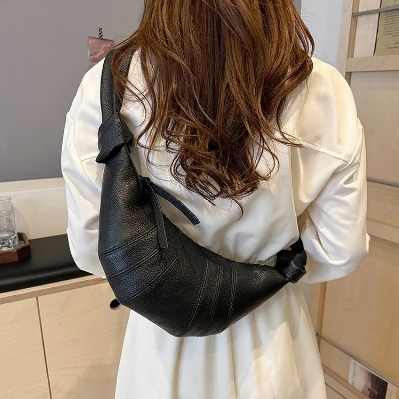 

Commuter Girls' Tote With European Design Flair, Hand-Carry System For Light Luxury Daily Style Occasions And Events