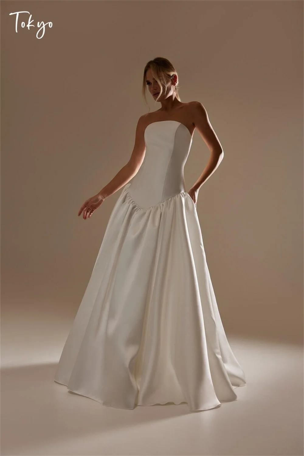 Tokyo Customized Elegant A-Line Wedding Dress Strapless Sleeveless Bridal Gowns 2025 Floor-Length Back Lace-Up Wedding Gowns