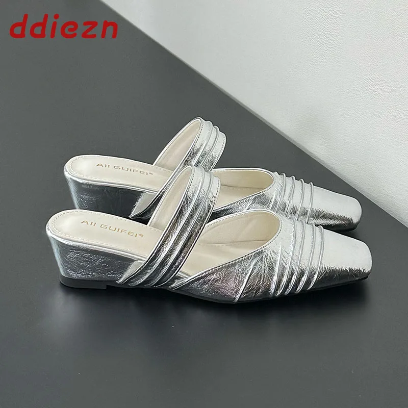 

Новые весенние модные сандалии-шлепанцы на танкетке для женщин, нескользящие летние пляжные женские комфортные туфли, женские сандалии на танкетке